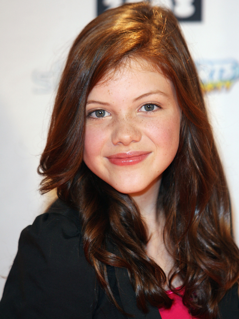 Georgie Henley - Wallpaper Colection