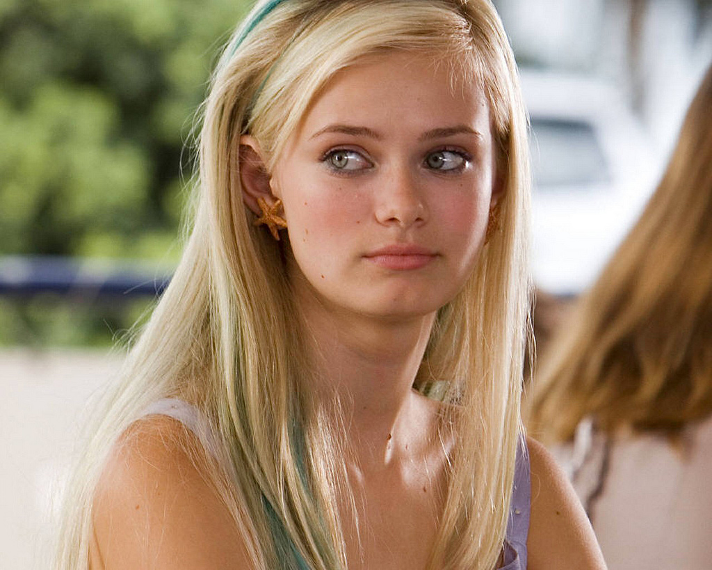 6. Sara Paxton's Blue Hair: Tips for Maintaining the Color - wide 4